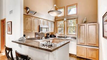 Ketuhar gelombang mikro, ketuhar, dapur