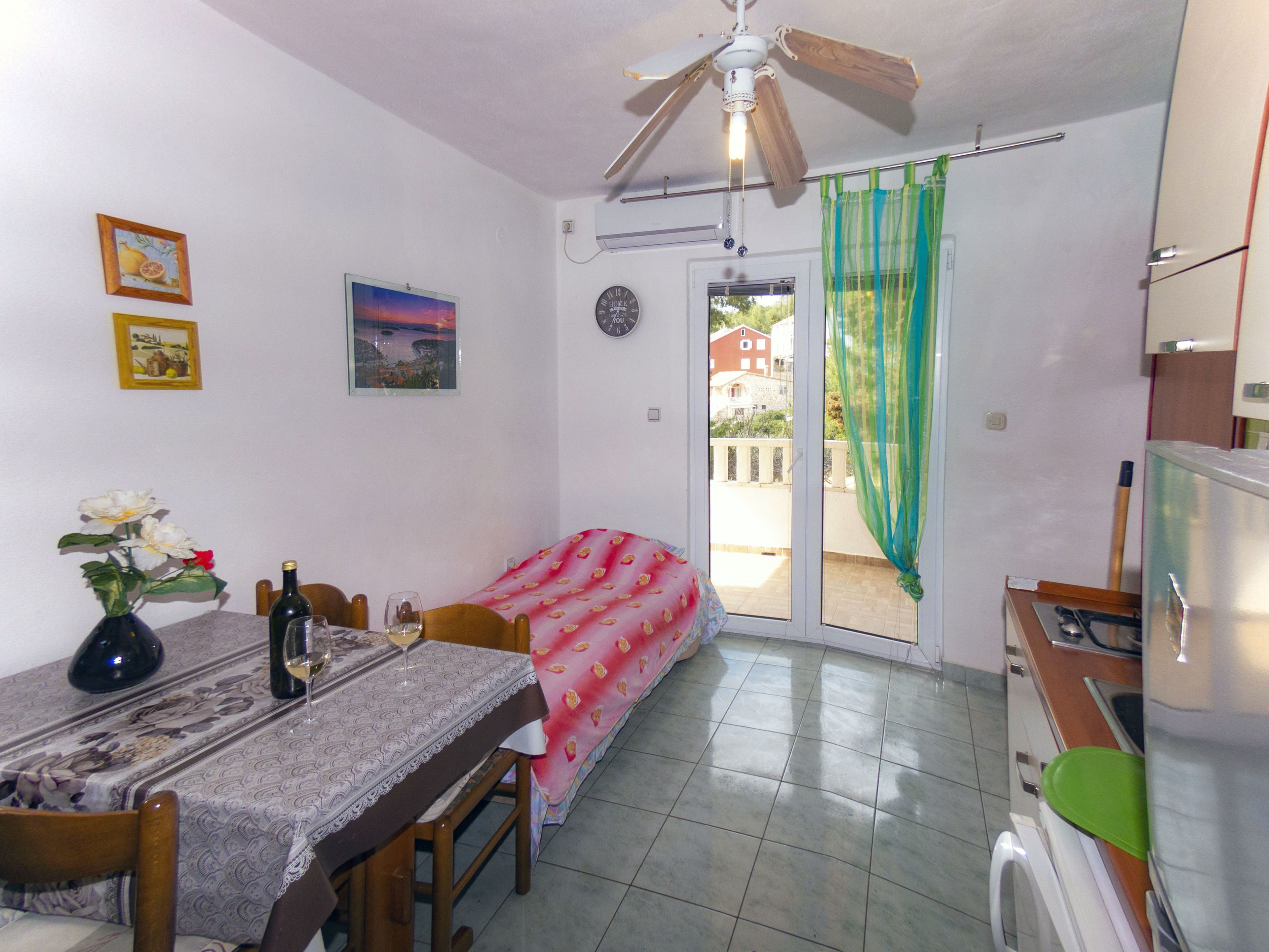Apartment, 2 Bedrooms, Balcony (A4) | Living area
