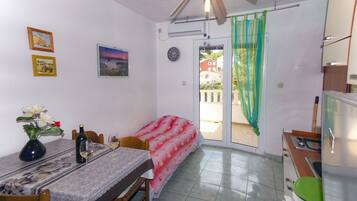 Apartment, 2 Bedrooms, Balcony (A4) | Living area