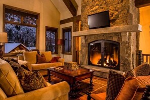 Televisión de pantalla plana, chimenea