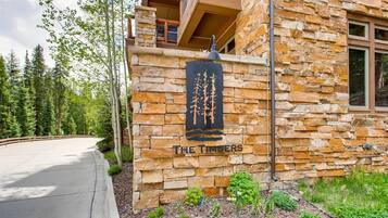 Condo (3057_The_Timbers) | Exterior