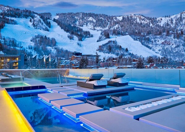Outdoor pool, a heated pool - Aspen_little_nell_2bed (Aspen)