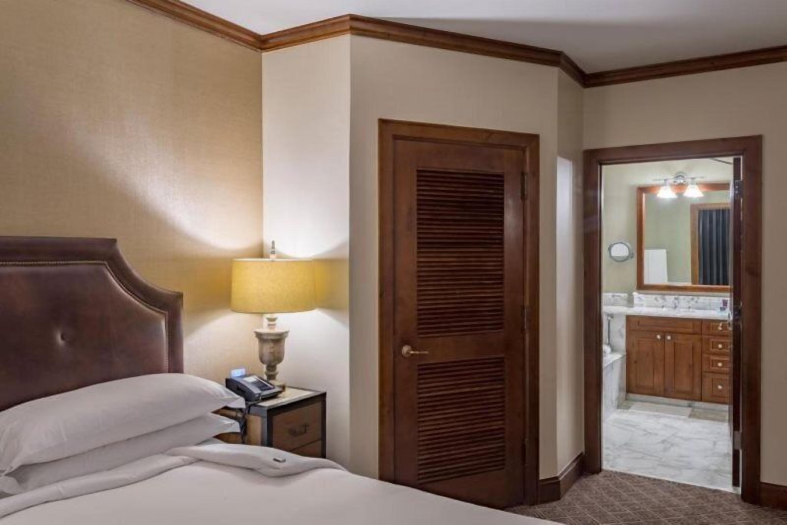 2 bedrooms, free WiFi, alarm clocks