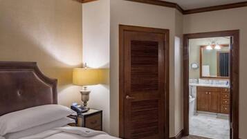 2 bedrooms, free WiFi, alarm clocks