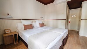 Double Room | In-room safe, desk, cribs (free), WiFi (free) - Hotel Medium Montecarlo  (Llafranc)