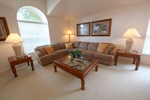 Casa, 3 habitaciones, alberca privada | Sala de estar | Televisión de pantalla plana 