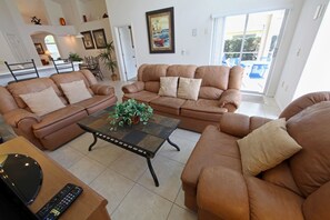 House, 3 Bedrooms, Private Pool | Living room