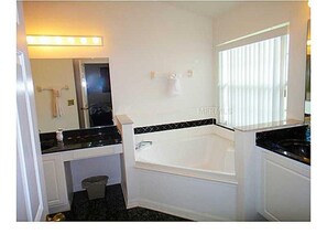 Maison, 3 chambres, piscine privée | Salle de bain