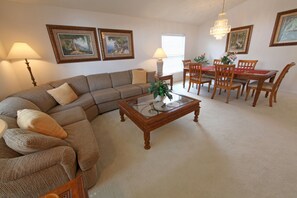 Living room - 3BR 2BA Home in Rolling Hiils by CV-2616 (Kissimmee)