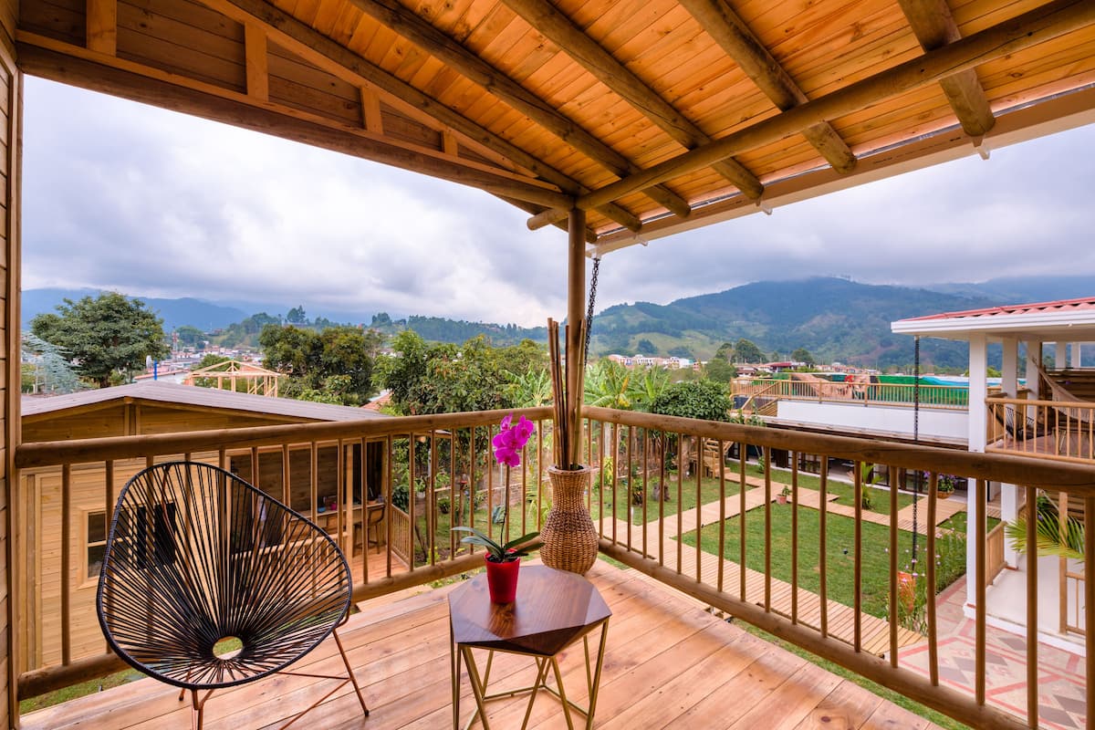 Rom, 1 kingsize-seng, terrasse, fjellutsikt | Balkong