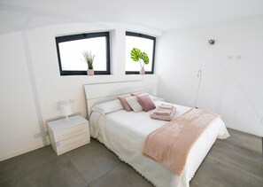 Design Loft | Soundproofing, iron/ironing board, free WiFi, bed sheets - Design Central Apartment (Bergamo)