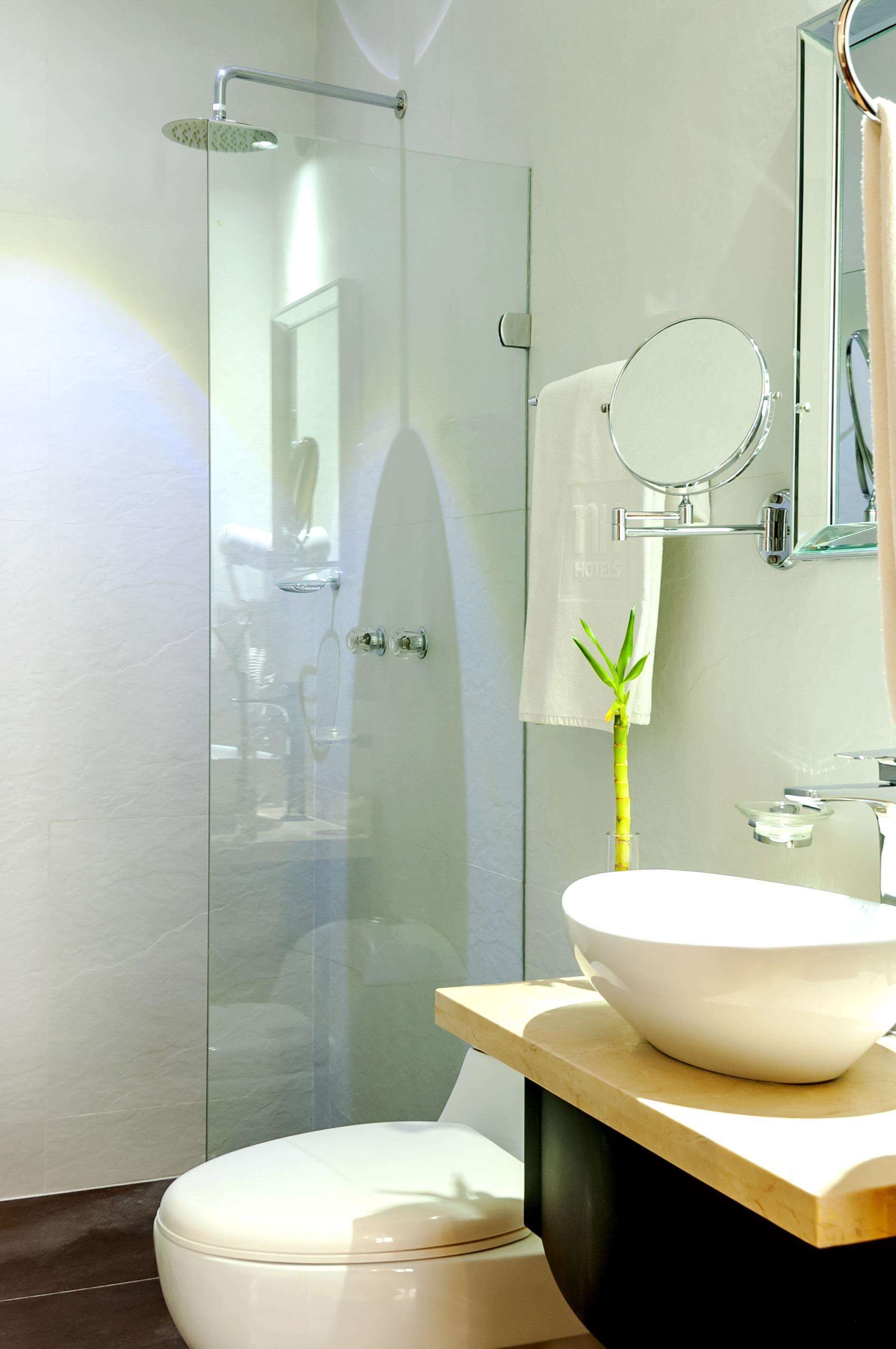 premium bedding, minibar, in-room safe, iron/ironing board