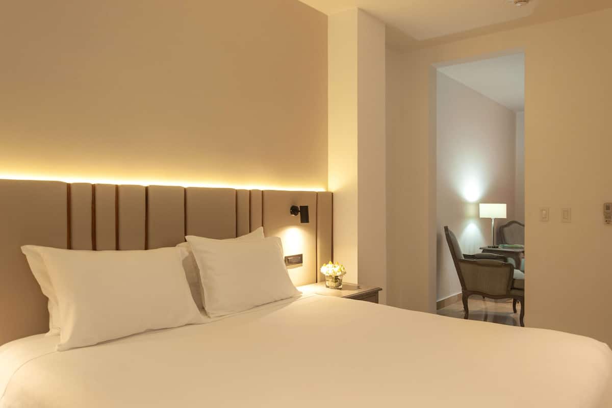 Premium bedding, minibar, in-room safe, iron/ironing board