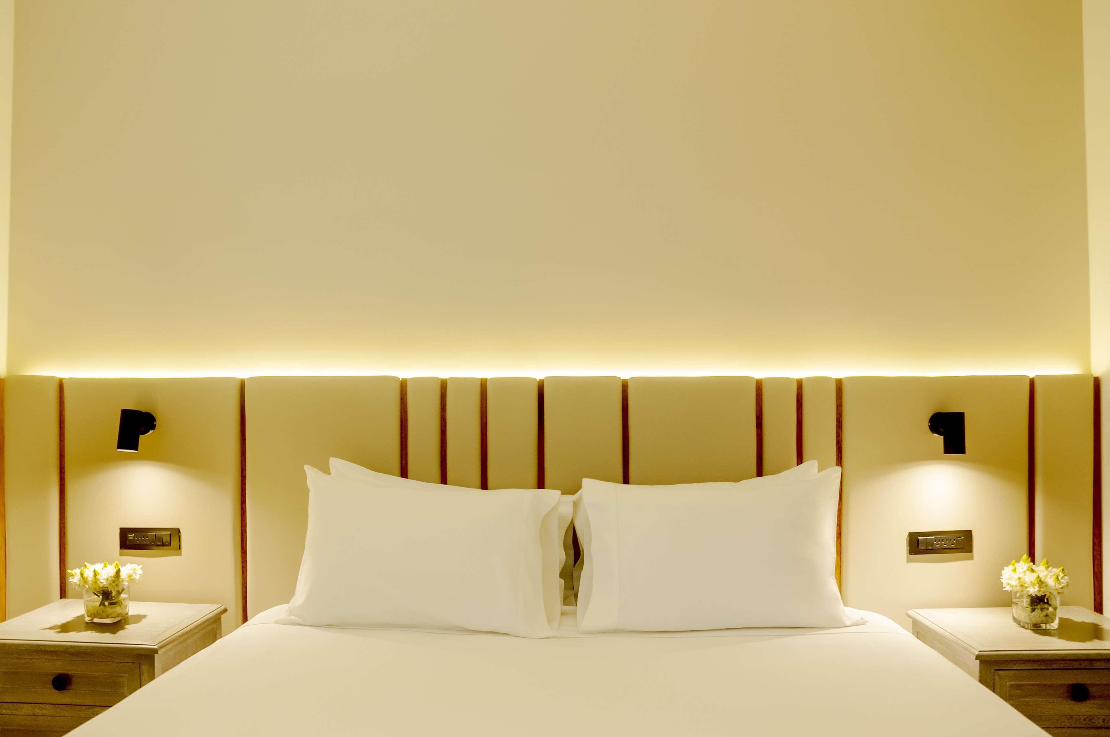 premium bedding, minibar, in-room safe, iron/ironing board