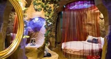 Houhai Theme Hotel