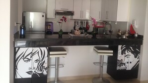 Apartment, 1 Bedroom | Private kitchen | Full-size fridge, microwave, oven, stovetop - Apartamiento (Asilah)