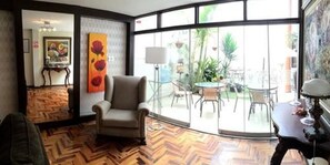 Family Room | Living room | 32-inch flat-screen TV with cable channels, TV