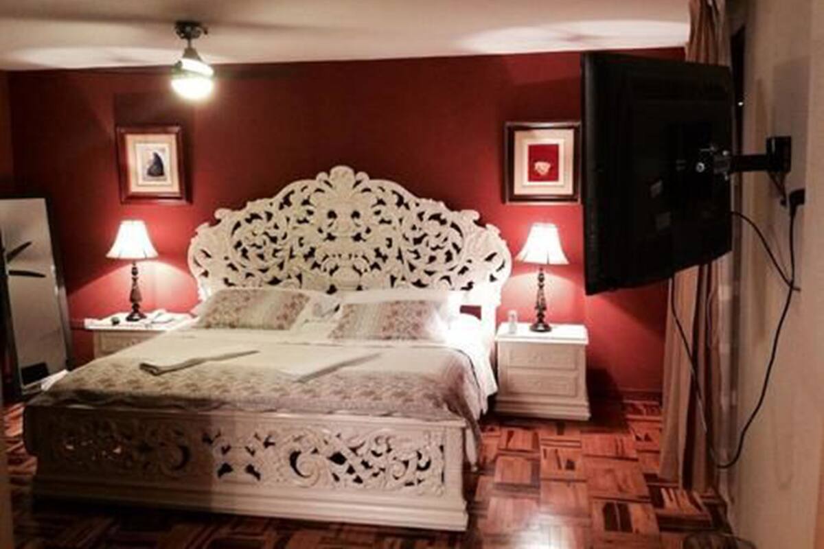 Suite | Minibar, desk, iron/ironing board, free WiFi