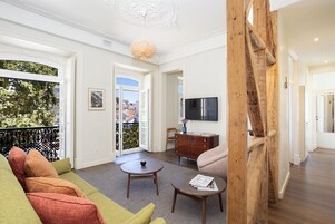 Deluxe Apartment, 2 Bedrooms (Esperanca) | Living area | LCD TV