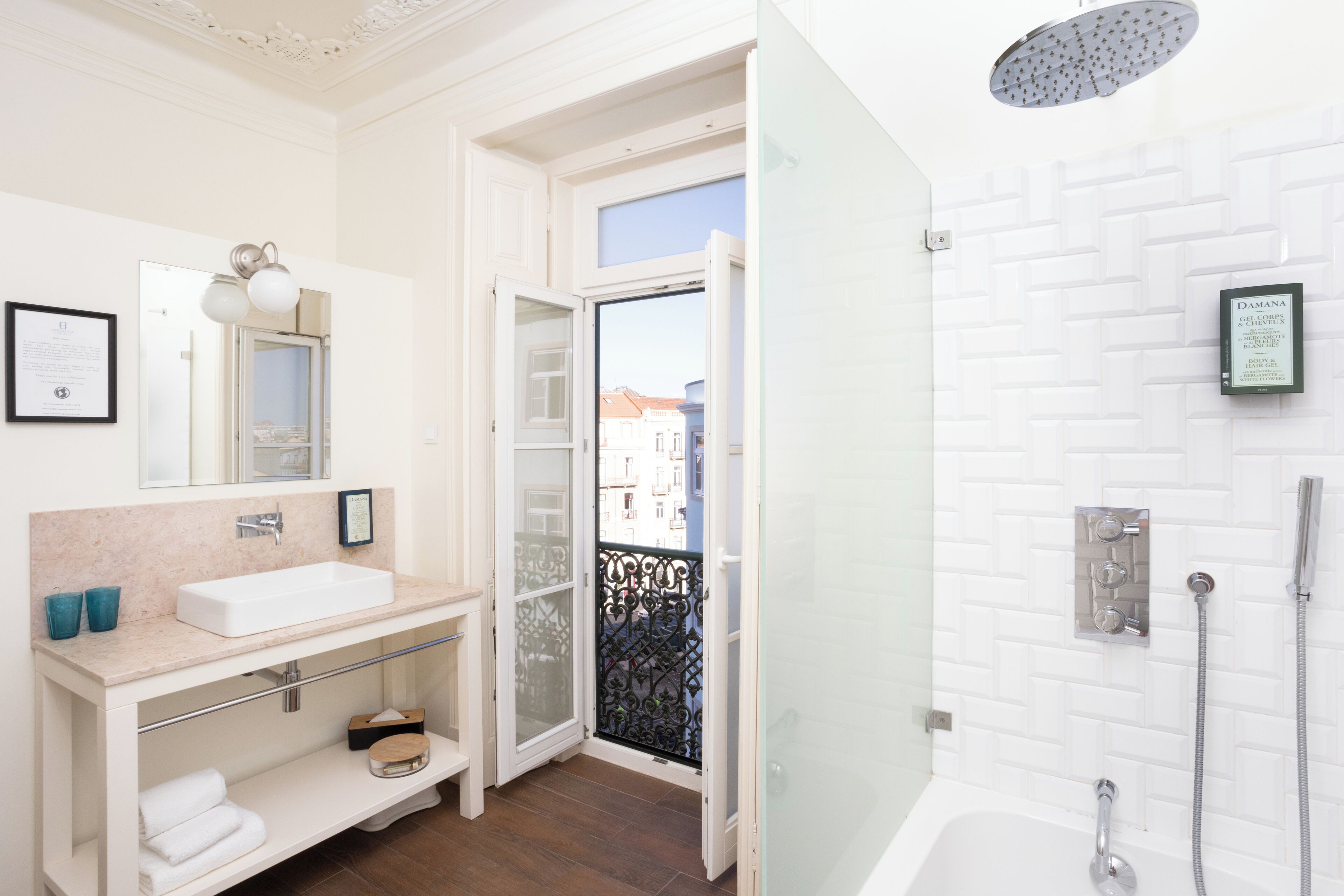 Apartemen Deluks, 2 kamar tidur (Chafariz) | Kamar mandi | Perlengkapan mandi desainer, pengering rambut, handuk, dan sabun