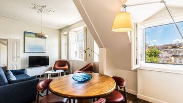Apartemen Deluks, 2 kamar tidur (Miradouro) | Ruang makan