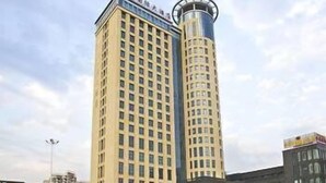 A tall hotel with a cylindrical section, multiple floors, and a parking lot with cars. - Jinxi International Hotel (Fuzhou)
