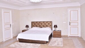 Deluxe villa, meerdere bedden, toegankelijk voor mindervaliden | 6 slaapkamers, verduisterende gordijnen, een strijkplank/strijkijzer