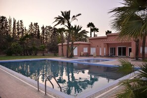 Outdoor pool - Luxury Villa (Marrakech)