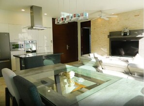 Deluxe-pientalo, useita sänkyjä, tupakointi kielletty | Ruokailu omassa huoneessa