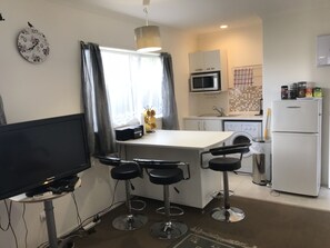 Departamento familiar, 2 habitaciones | Cocineta privada | Microondas, horno, cafetera y tetera y tetera eléctrica