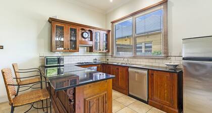 Situated in the CBD district with easy access to all Warrnambool has to offer