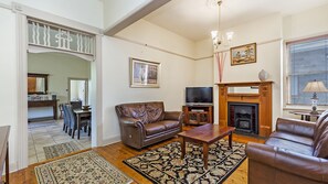 TV, fireplace - Situated in the CBD district with easy access to all Warrnambool has to offer (Warrnambool)