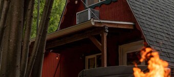 Chalet Mountain Play avec bain à remous et grill - randonnées épiques, cascades et plus à quelques minutes!