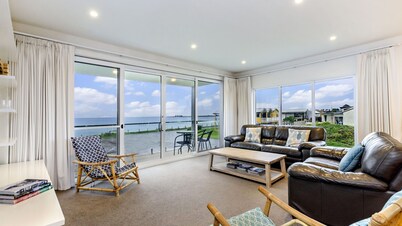 A fully self contained townhouse that offers sensational ocean views.
