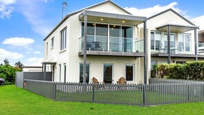 Exterior - A fully self contained townhouse that offers sensational ocean views. (Port Fairy)