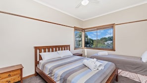 4 bedrooms, iron/ironing board, bed sheets