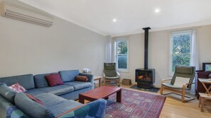 TV - Centrally located family home (PORT FAIRY)