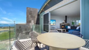 Outdoor dining - Offering breathtaking views of South Beach (Port Fairy)