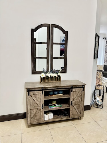 Vintage Famlily getaway in safe and friendly family oriented neighborhood.