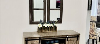 Vintage Famlily getaway in safe and friendly family oriented neighborhood.