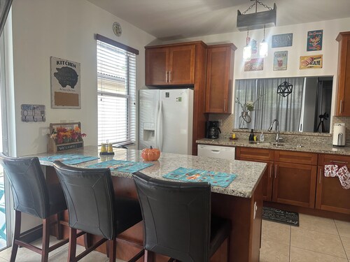 Vintage Famlily getaway in safe and friendly family oriented neighborhood.