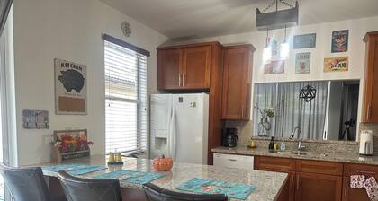 Vintage Famlily pakopaikka turvalliseen ja ystävälliseen perhepoliittiseen naapurustoon.