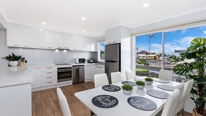 Dining - Ideal 2 family home, short stroll to child friendly Pea Soup Cove (PORT FAIRY)