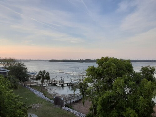 Peaceful with Most Spectacular Views 
Fun in Folly Beach & Downtown Charleston