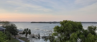 Peaceful with Most Spectacular Views 
Fun in Folly Beach & Downtown Charleston