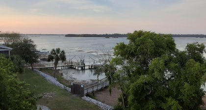Peaceful with Most Spectacular Views
Fun in Folly Beach & Downtown Charleston