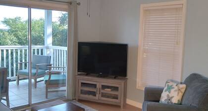 Peaceful with Most Spectacular Views
Fun in Folly Beach & Downtown Charleston