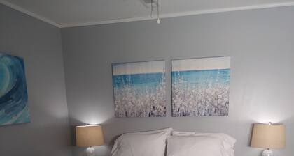 Peaceful with Most Spectacular Views
Fun in Folly Beach & Downtown Charleston