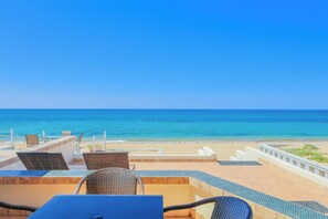 Outdoor dining - Las Olas #1: Cozy beachfront offers lovely ocean views of the Sea of Cortez (Puerto Peñasco)