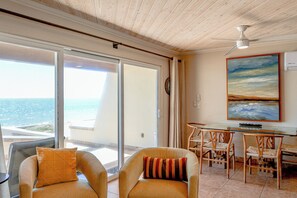 Televisión, reproductor de DVD y estéreo 